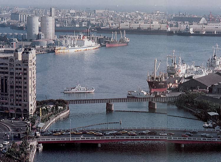 1993 • 高雄港灣（高雄市新聞局提供）